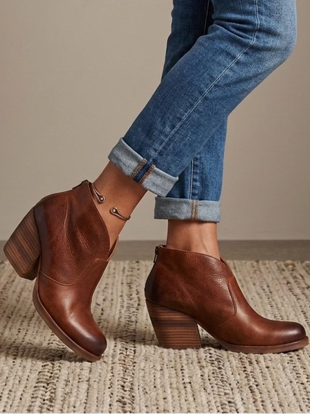 Korks Shamira
Distressed Brown Leather Deep V Heeled Ankle Boot  Size 7.5